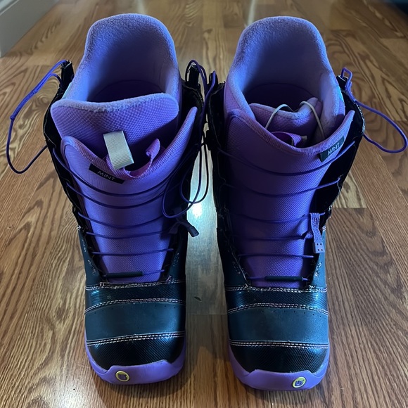 Burton Mint Snowboarding Boots 🏂🏂 - Picture 4 of 5
